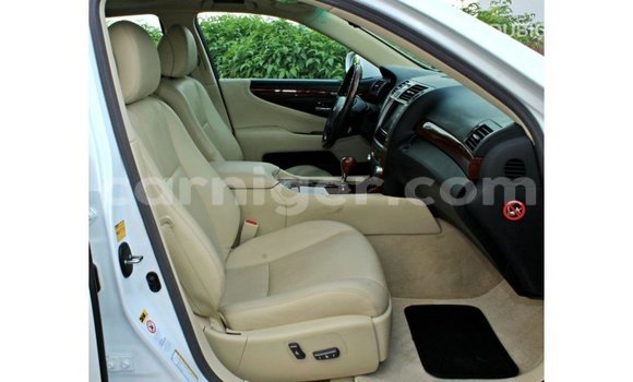 Sayi Imported Lexus LS White Mota in Import - Dubai a Agadez Sayi Imported Lexus LS White Mota in Import - Dubai a Agadez