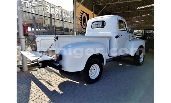Sayi Imported Ford AEV AMBULANCE White Babbar mota in Import - Dubai a Agadez Sayi Imported Ford AEV AMBULANCE White Babbar mota in Import - Dubai a Agadez