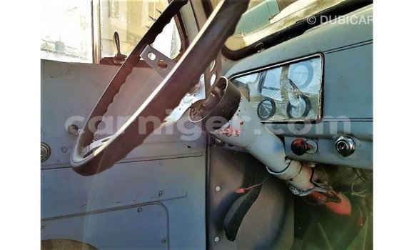 Sayi Imported Ford AEV AMBULANCE White Babbar mota in Import - Dubai a Agadez Sayi Imported Ford AEV AMBULANCE White Babbar mota in Import - Dubai a Agadez