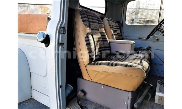 Sayi Imported Ford AEV AMBULANCE White Babbar mota in Import - Dubai a Agadez Sayi Imported Ford AEV AMBULANCE White Babbar mota in Import - Dubai a Agadez