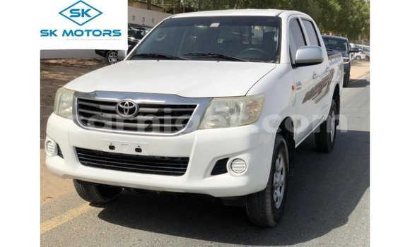 Sayi Imported Toyota Hilux White Mota in Import - Dubai a Agadez