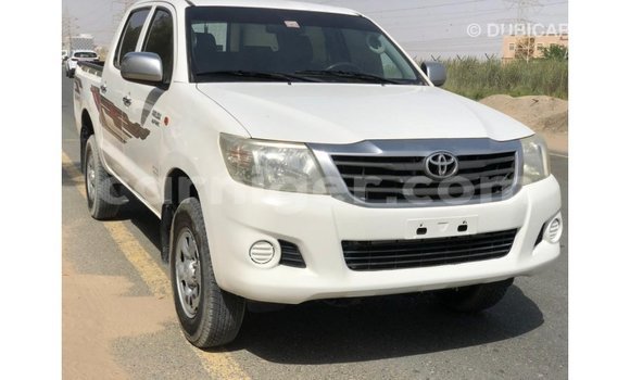 Sayi Imported Toyota Hilux White Mota in Import - Dubai a Agadez Sayi Imported Toyota Hilux White Mota in Import - Dubai a Agadez