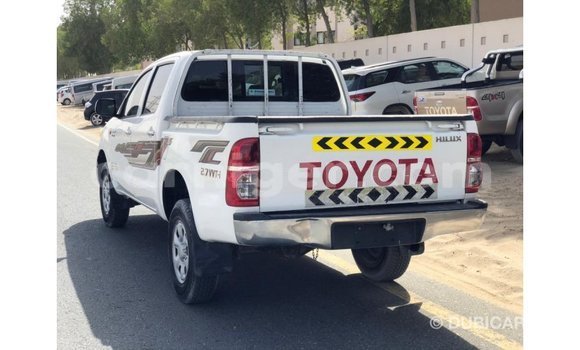Sayi Imported Toyota Hilux White Mota in Import - Dubai a Agadez Sayi Imported Toyota Hilux White Mota in Import - Dubai a Agadez