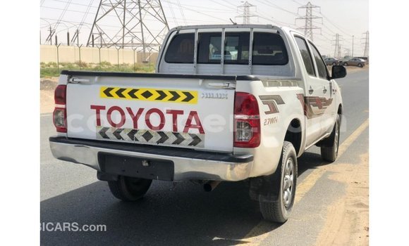Sayi Imported Toyota Hilux White Mota in Import - Dubai a Agadez Sayi Imported Toyota Hilux White Mota in Import - Dubai a Agadez