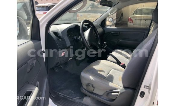 Sayi Imported Toyota Hilux White Mota in Import - Dubai a Agadez Sayi Imported Toyota Hilux White Mota in Import - Dubai a Agadez