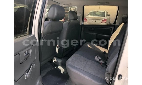 Sayi Imported Toyota Hilux White Mota in Import - Dubai a Agadez Sayi Imported Toyota Hilux White Mota in Import - Dubai a Agadez