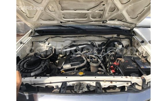 Sayi Imported Toyota Hilux White Mota in Import - Dubai a Agadez Sayi Imported Toyota Hilux White Mota in Import - Dubai a Agadez