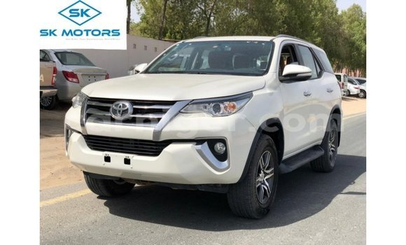 Sayi Imported Toyota Fortuner White Mota in Import - Dubai a Agadez Sayi Imported Toyota Fortuner White Mota in Import - Dubai a Agadez