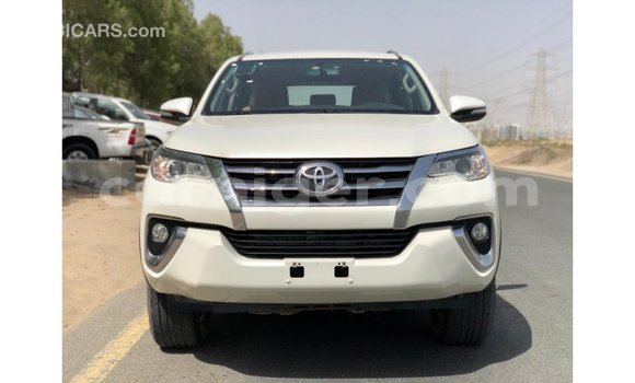 Sayi Imported Toyota Fortuner White Mota in Import - Dubai a Agadez Sayi Imported Toyota Fortuner White Mota in Import - Dubai a Agadez