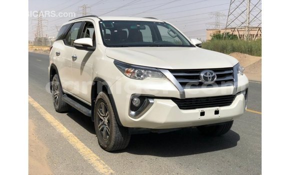 Sayi Imported Toyota Fortuner White Mota in Import - Dubai a Agadez Sayi Imported Toyota Fortuner White Mota in Import - Dubai a Agadez
