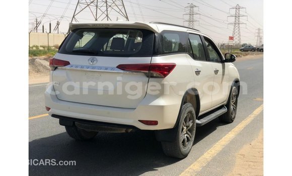 Sayi Imported Toyota Fortuner White Mota in Import - Dubai a Agadez Sayi Imported Toyota Fortuner White Mota in Import - Dubai a Agadez