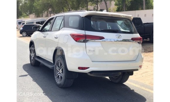 Sayi Imported Toyota Fortuner White Mota in Import - Dubai a Agadez Sayi Imported Toyota Fortuner White Mota in Import - Dubai a Agadez