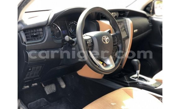 Sayi Imported Toyota Fortuner White Mota in Import - Dubai a Agadez Sayi Imported Toyota Fortuner White Mota in Import - Dubai a Agadez
