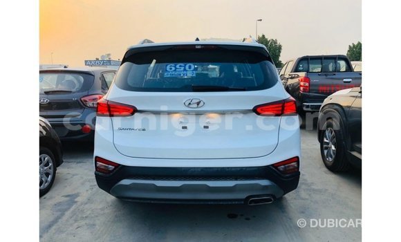 Sayi Imported Hyundai Santa Fe White Mota in Import - Dubai a Agadez Sayi Imported Hyundai Santa Fe White Mota in Import - Dubai a Agadez
