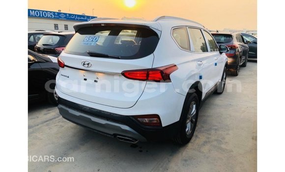Sayi Imported Hyundai Santa Fe White Mota in Import - Dubai a Agadez Sayi Imported Hyundai Santa Fe White Mota in Import - Dubai a Agadez
