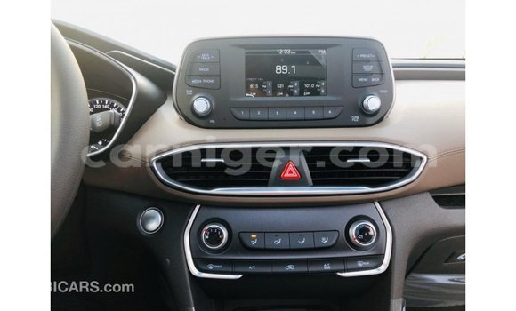 Sayi Imported Hyundai Santa Fe White Mota in Import - Dubai a Agadez Sayi Imported Hyundai Santa Fe White Mota in Import - Dubai a Agadez