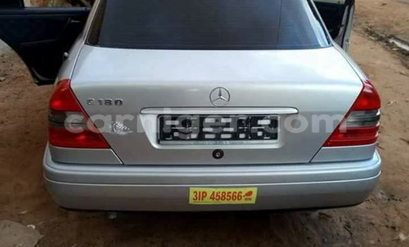 Acheter Occasion Voiture Mercedes Benz C-Class Gris à Arlit au Agadez Acheter Occasion Voiture Mercedes Benz C-Class Gris à Arlit au Agadez