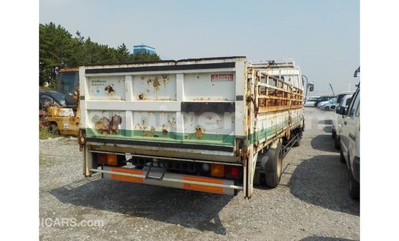 Buy Import Isuzu Bighorn White Truck in Import - Dubai in Agadez Buy Import Isuzu Bighorn White Truck in Import - Dubai in Agadez