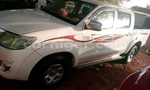 Buy Used Toyota Hilux White Car in Agadez in Agadez