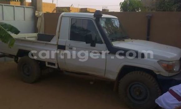 Acheter Occasion Utilitaire Toyota Land Cruiser Blanc à Niamey au Niamey Acheter Occasion Utilitaire Toyota Land Cruiser Blanc à Niamey au Niamey