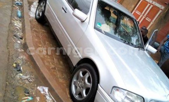 Acheter Occasion Voiture Mercedes Benz C-Class Gris à Niamey au Niamey Acheter Occasion Voiture Mercedes Benz C-Class Gris à Niamey au Niamey