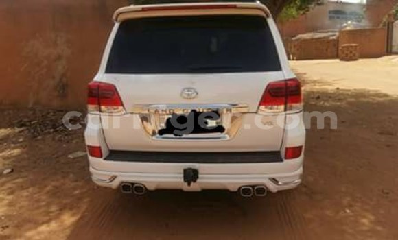 Buy Used Toyota Land Cruiser White Car in Niamey in Niamey Buy Used Toyota Land Cruiser White Car in Niamey in Niamey