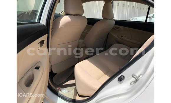 Sayi Imported Toyota Yaris White Mota in Import - Dubai a Agadez Sayi Imported Toyota Yaris White Mota in Import - Dubai a Agadez