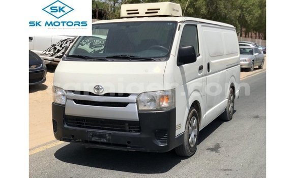 اشتري Imported Toyota Hiace White سيارة في Import - Dubai في أغاديز