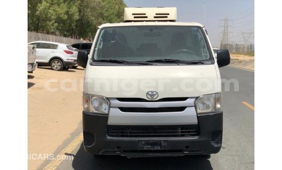 Sayi Imported Toyota Hiace White Mota in Import - Dubai a Agadez Sayi Imported Toyota Hiace White Mota in Import - Dubai a Agadez