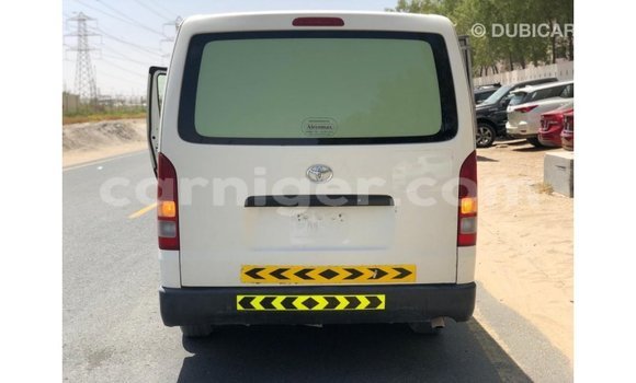 Sayi Imported Toyota Hiace White Mota in Import - Dubai a Agadez Sayi Imported Toyota Hiace White Mota in Import - Dubai a Agadez