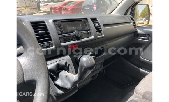 Sayi Imported Toyota Hiace White Mota in Import - Dubai a Agadez Sayi Imported Toyota Hiace White Mota in Import - Dubai a Agadez