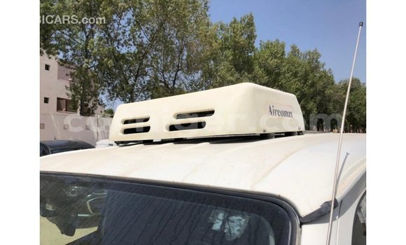 Sayi Imported Toyota Hiace White Mota in Import - Dubai a Agadez Sayi Imported Toyota Hiace White Mota in Import - Dubai a Agadez