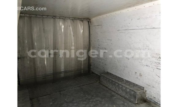 Sayi Imported Toyota Hiace White Mota in Import - Dubai a Agadez Sayi Imported Toyota Hiace White Mota in Import - Dubai a Agadez