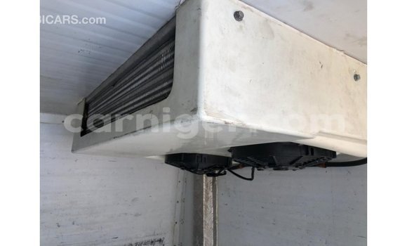 Sayi Imported Toyota Hiace White Mota in Import - Dubai a Agadez Sayi Imported Toyota Hiace White Mota in Import - Dubai a Agadez