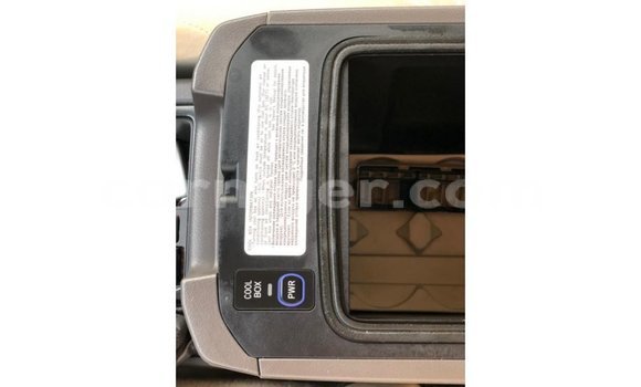 Sayi Imported Toyota Prado White Mota in Import - Dubai a Agadez Sayi Imported Toyota Prado White Mota in Import - Dubai a Agadez