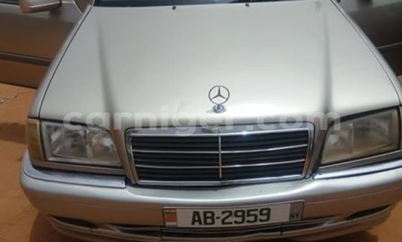 Sayi Na hannu Mercedes‒Benz C–Class Silver Mota in Niamey a Niamey Sayi Na hannu Mercedes‒Benz C–Class Silver Mota in Niamey a Niamey