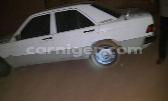 Acheter Occasion Voiture Mercedes Benz 190 Blanc à Niamey au Niamey Acheter Occasion Voiture Mercedes Benz 190 Blanc à Niamey au Niamey
