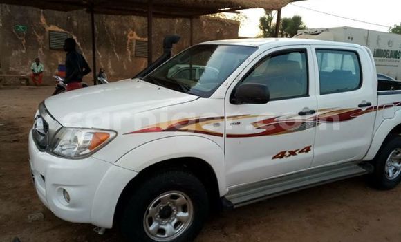 Buy Used Toyota Hilux White Car in Niamey in Niamey Buy Used Toyota Hilux White Car in Niamey in Niamey