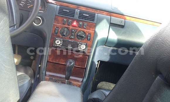 Buy Used Mercedes‒Benz 200 Silver Car in Niamey in Niamey