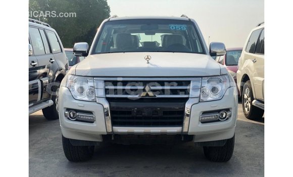 Sayi Imported Mitsubishi Pajero Black Mota in Import - Dubai a Agadez Sayi Imported Mitsubishi Pajero Black Mota in Import - Dubai a Agadez