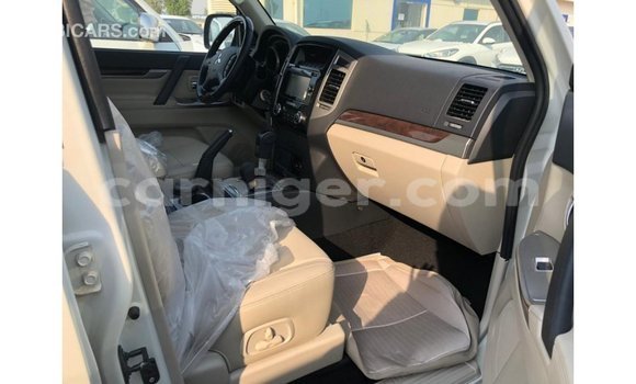 Sayi Imported Mitsubishi Pajero Black Mota in Import - Dubai a Agadez Sayi Imported Mitsubishi Pajero Black Mota in Import - Dubai a Agadez