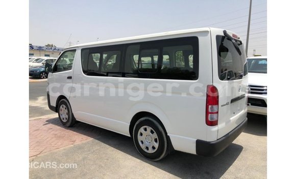 Sayi Imported Toyota DA White Babbar mota in Import - Dubai a Agadez Sayi Imported Toyota DA White Babbar mota in Import - Dubai a Agadez
