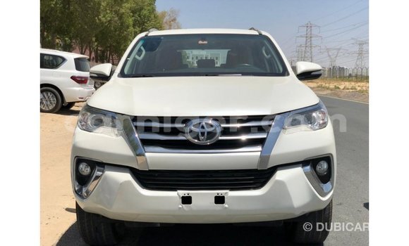 Sayi Imported Toyota Fortuner White Mota in Import - Dubai a Agadez Sayi Imported Toyota Fortuner White Mota in Import - Dubai a Agadez