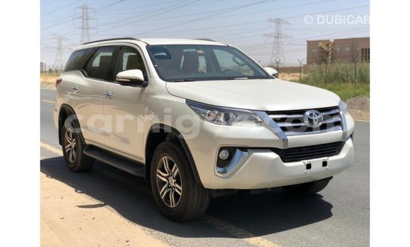 Sayi Imported Toyota Fortuner White Mota in Import - Dubai a Agadez Sayi Imported Toyota Fortuner White Mota in Import - Dubai a Agadez
