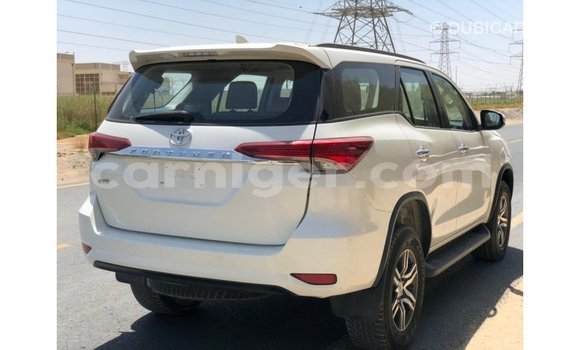 Sayi Imported Toyota Fortuner White Mota in Import - Dubai a Agadez Sayi Imported Toyota Fortuner White Mota in Import - Dubai a Agadez