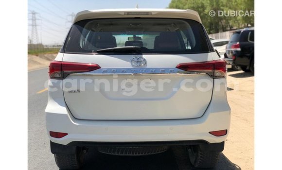 Sayi Imported Toyota Fortuner White Mota in Import - Dubai a Agadez Sayi Imported Toyota Fortuner White Mota in Import - Dubai a Agadez