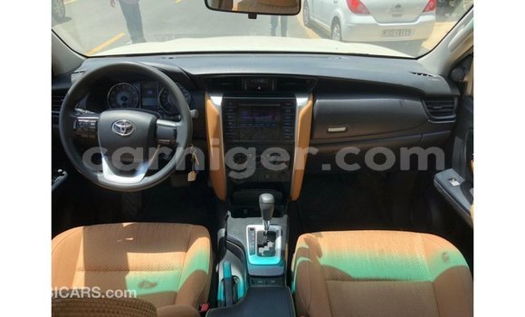 Sayi Imported Toyota Fortuner White Mota in Import - Dubai a Agadez Sayi Imported Toyota Fortuner White Mota in Import - Dubai a Agadez