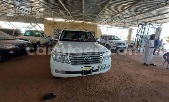 Sayi Na hannu Toyota Land Cruiser White Mota in Abalak a jihohin Tahoua Sayi Na hannu Toyota Land Cruiser White Mota in Abalak a jihohin Tahoua