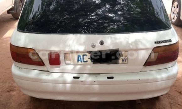 Sayi Na hannu Toyota Starlet White Mota in Abalak a jihohin Tahoua Sayi Na hannu Toyota Starlet White Mota in Abalak a jihohin Tahoua