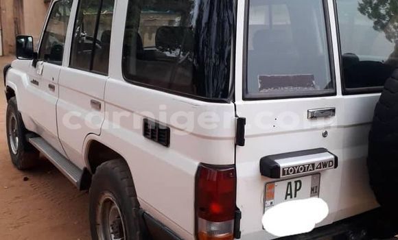 Sayi Na hannu Toyota Land Cruiser White Mota in Abalak a jihohin Tahoua Sayi Na hannu Toyota Land Cruiser White Mota in Abalak a jihohin Tahoua